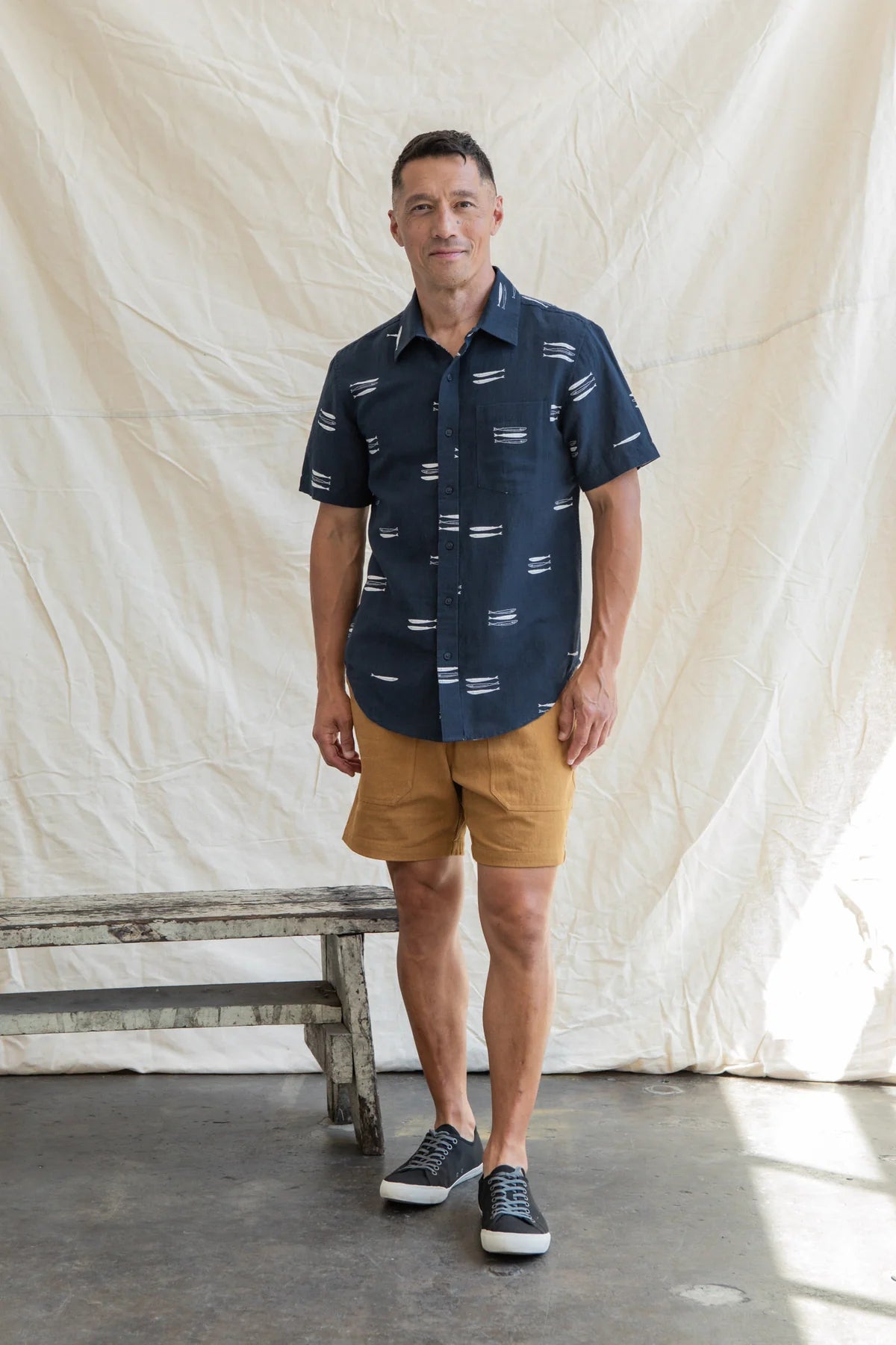 Harbor Slim Shirt in Navy | Bridge & Burn