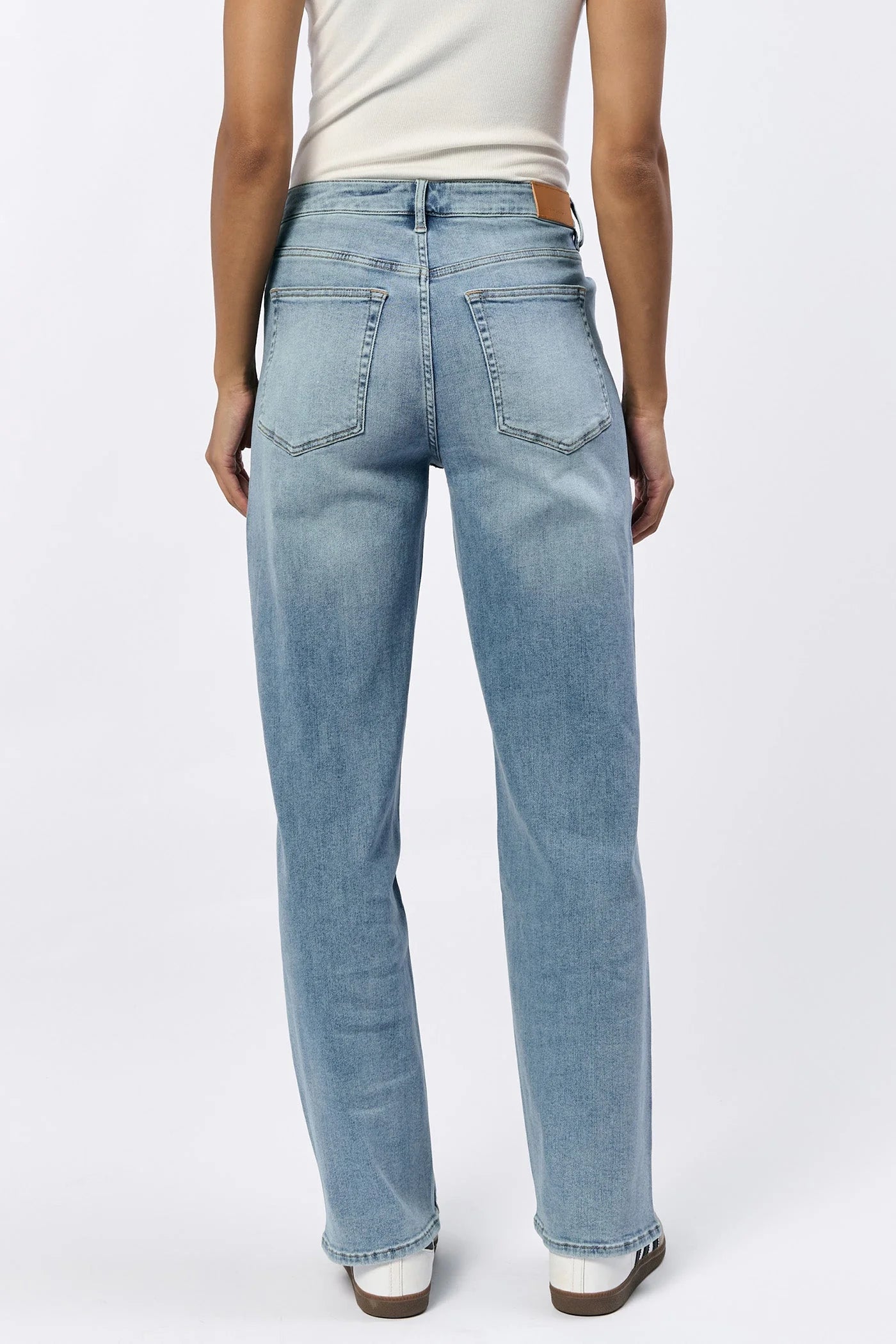 Tommy Straight Jean in Artic Denim | Dear John