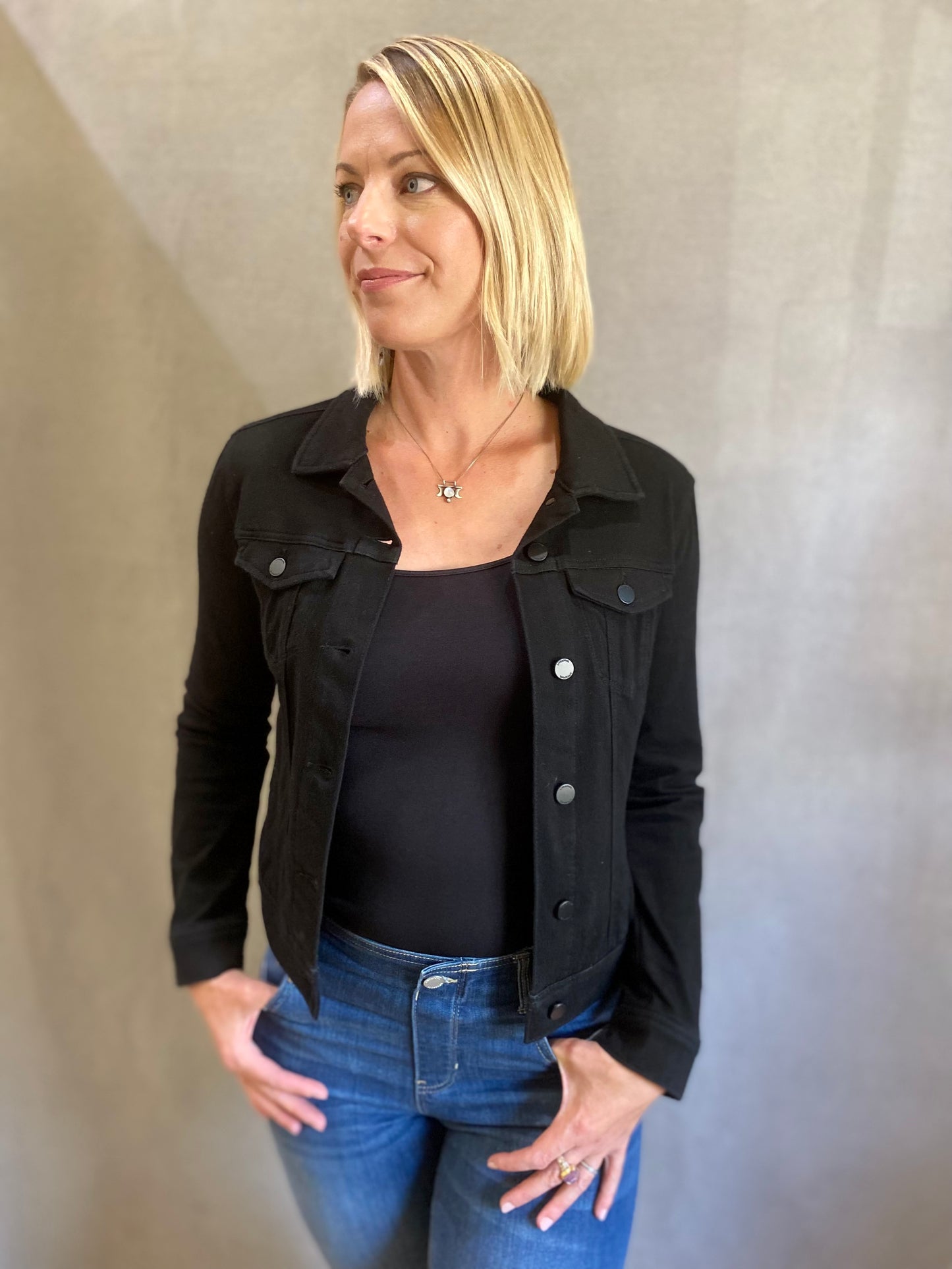 3/4 Sleeve Scoop Neck Top in Black | NikiBiki