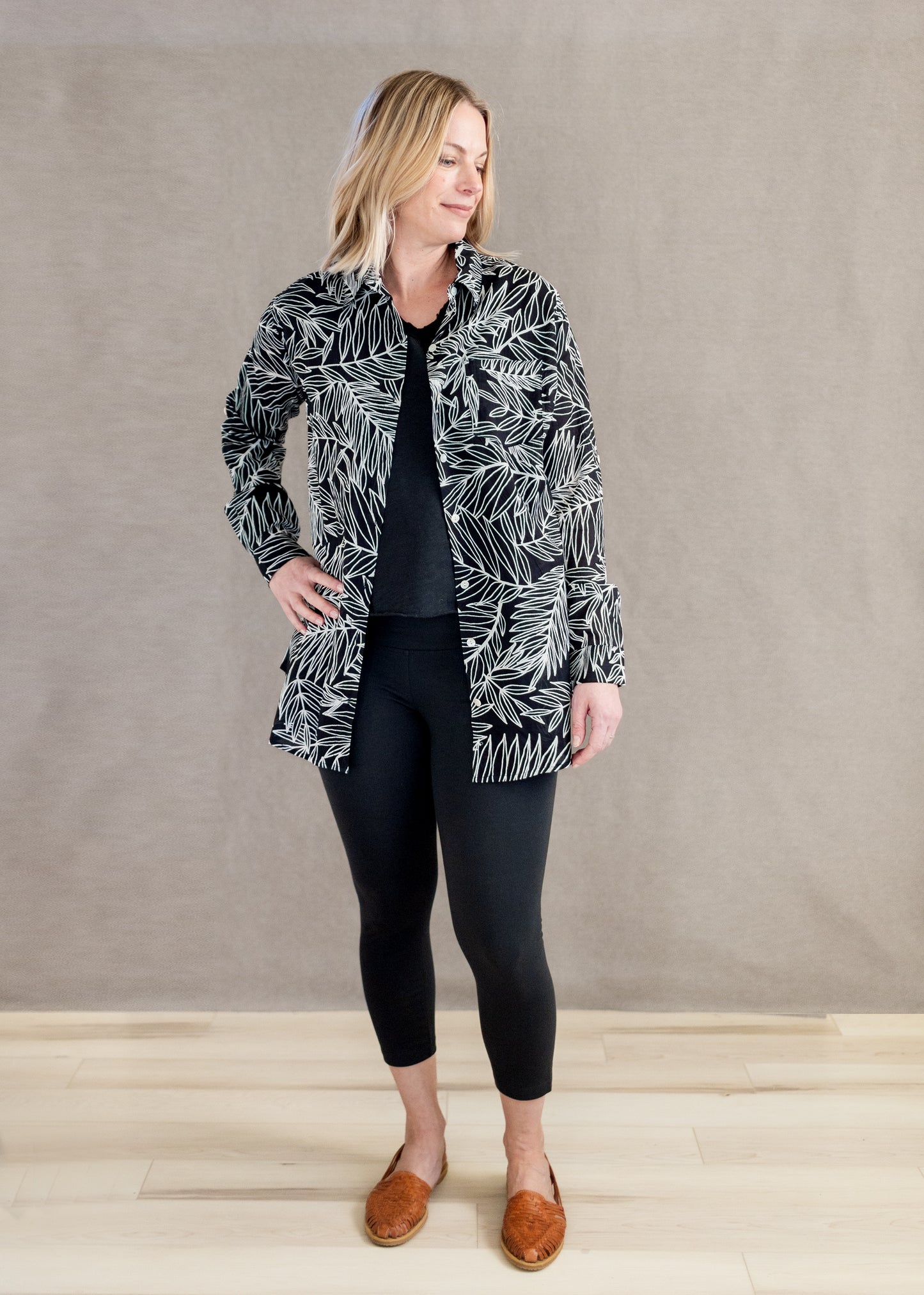 Cotton Capri Legging in Black | Lysse