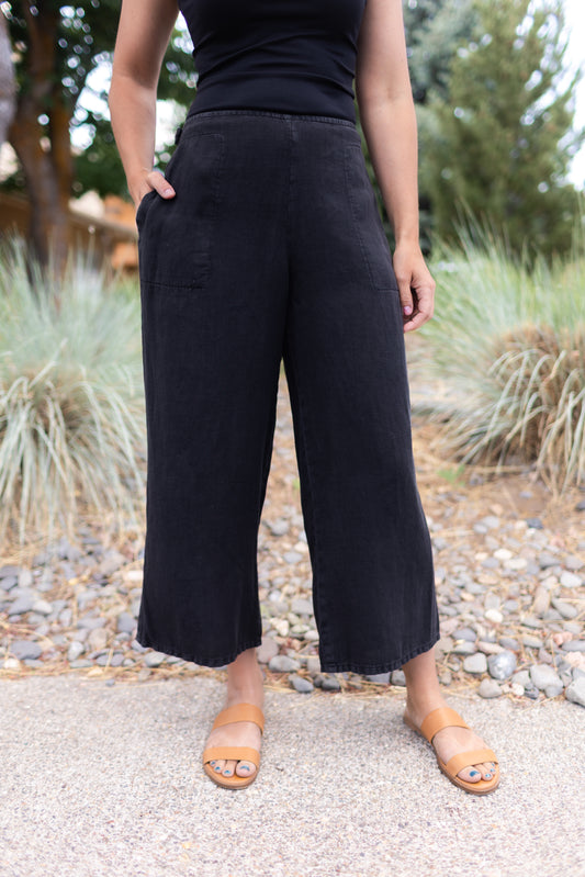 Linen Flat Front Crop Pants in Black | Fenini