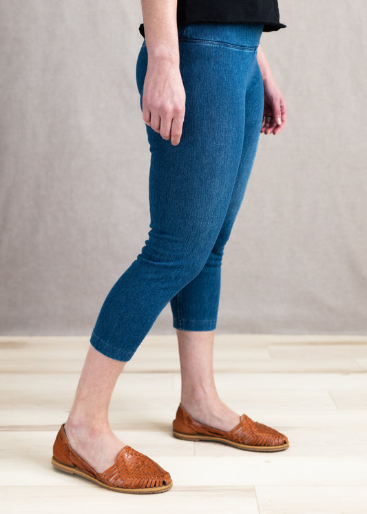 Denim Capri Legging in Mid Wash | Lysse