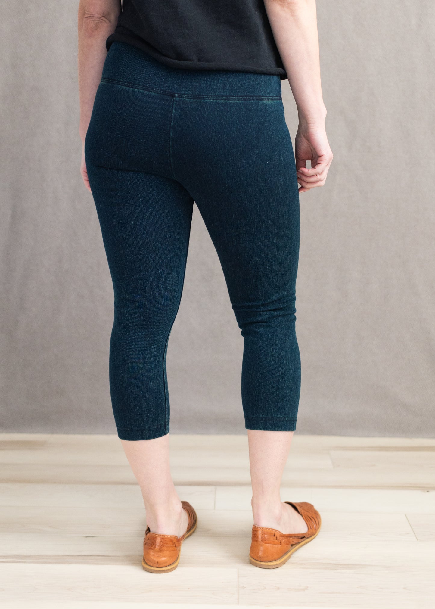 Denim Capri Legging in Indigo | Lysse