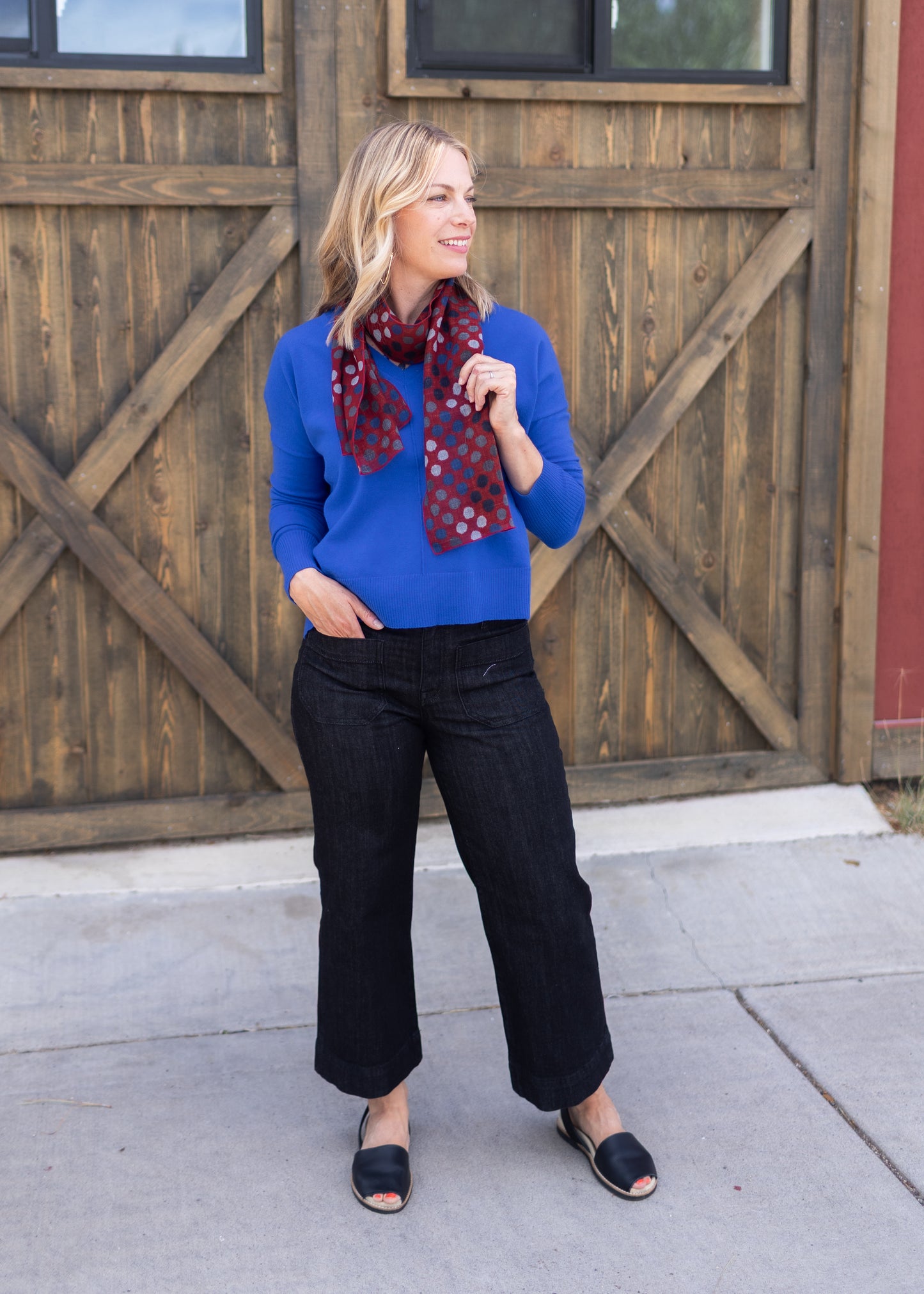 Wagner V-Neck Sweater in Sapphire | Kerisma