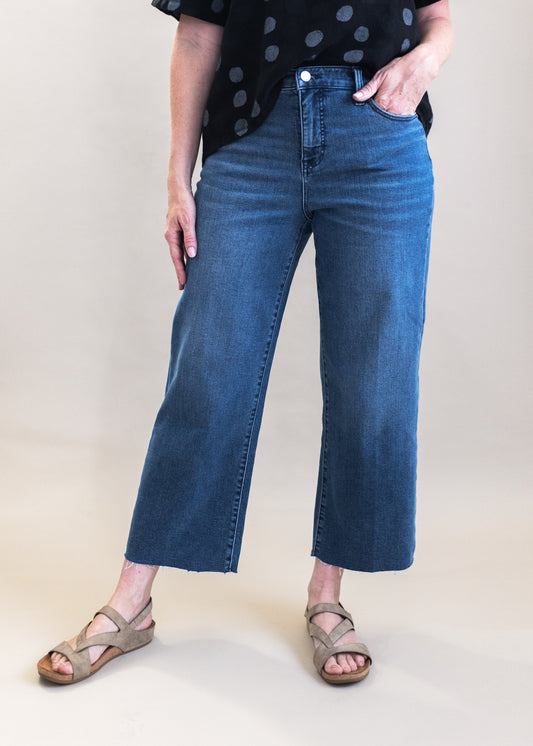 Stride High Rise Crop in Calabassas | Liverpool