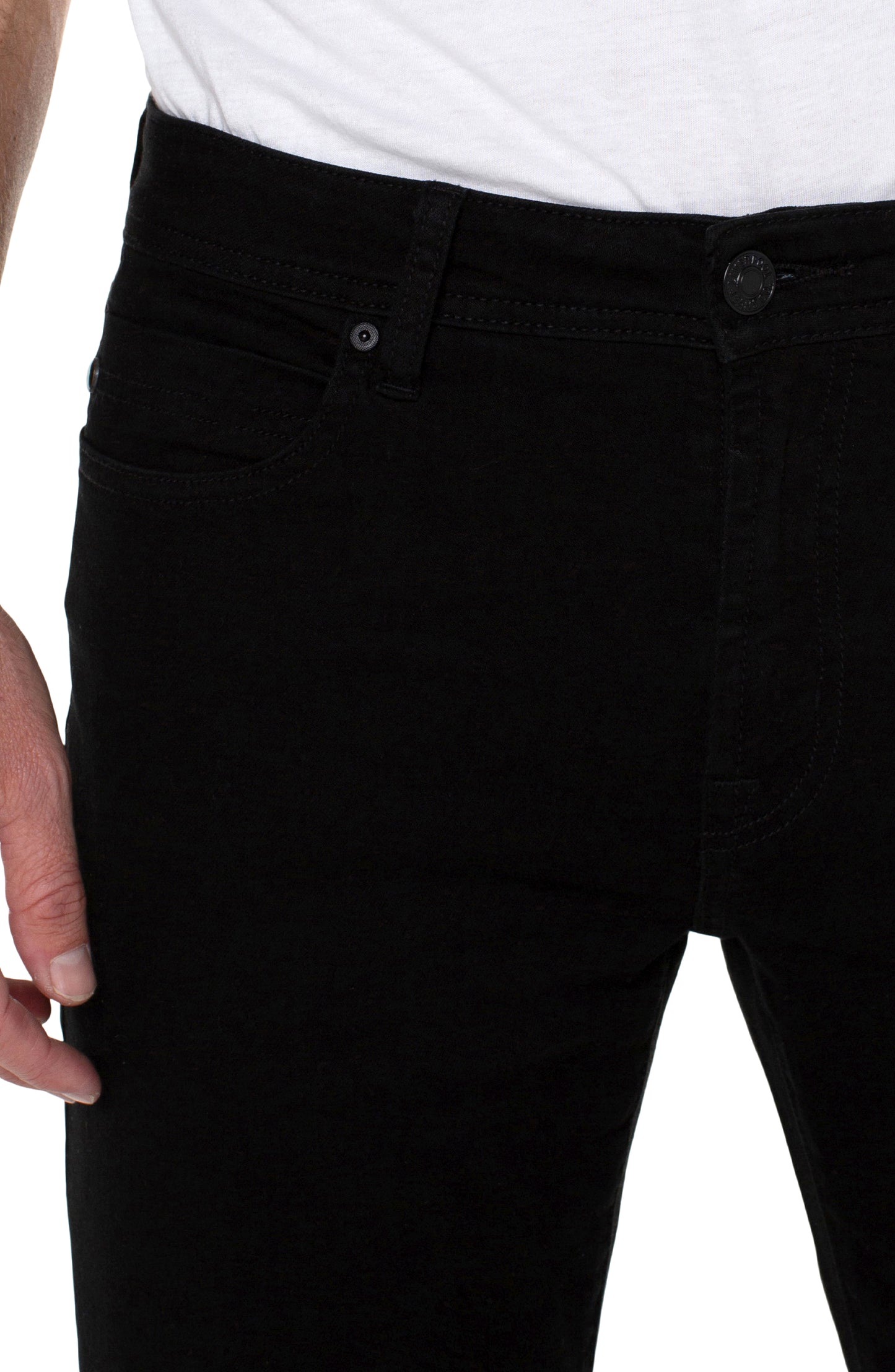 Relaxed Straight Jean in Jet Black | Liverpool