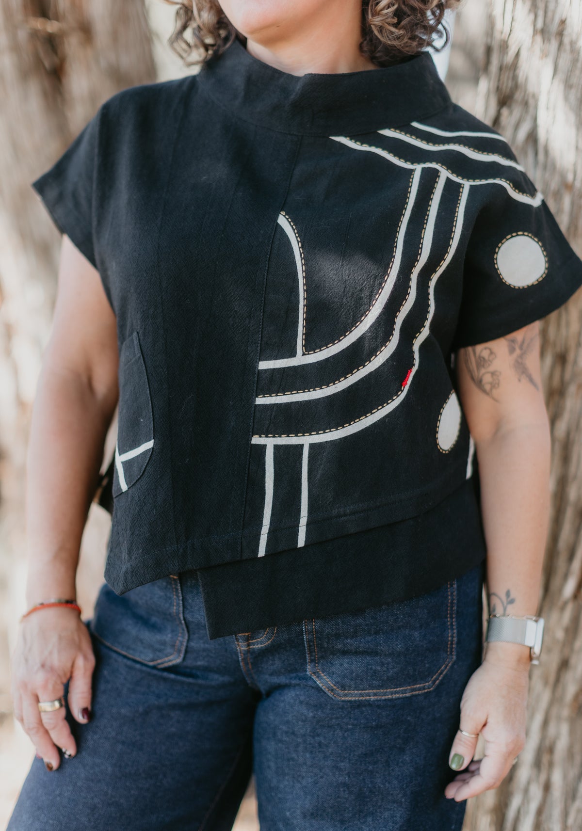 Mockneck Topper in Black & White Abstract | Yaza