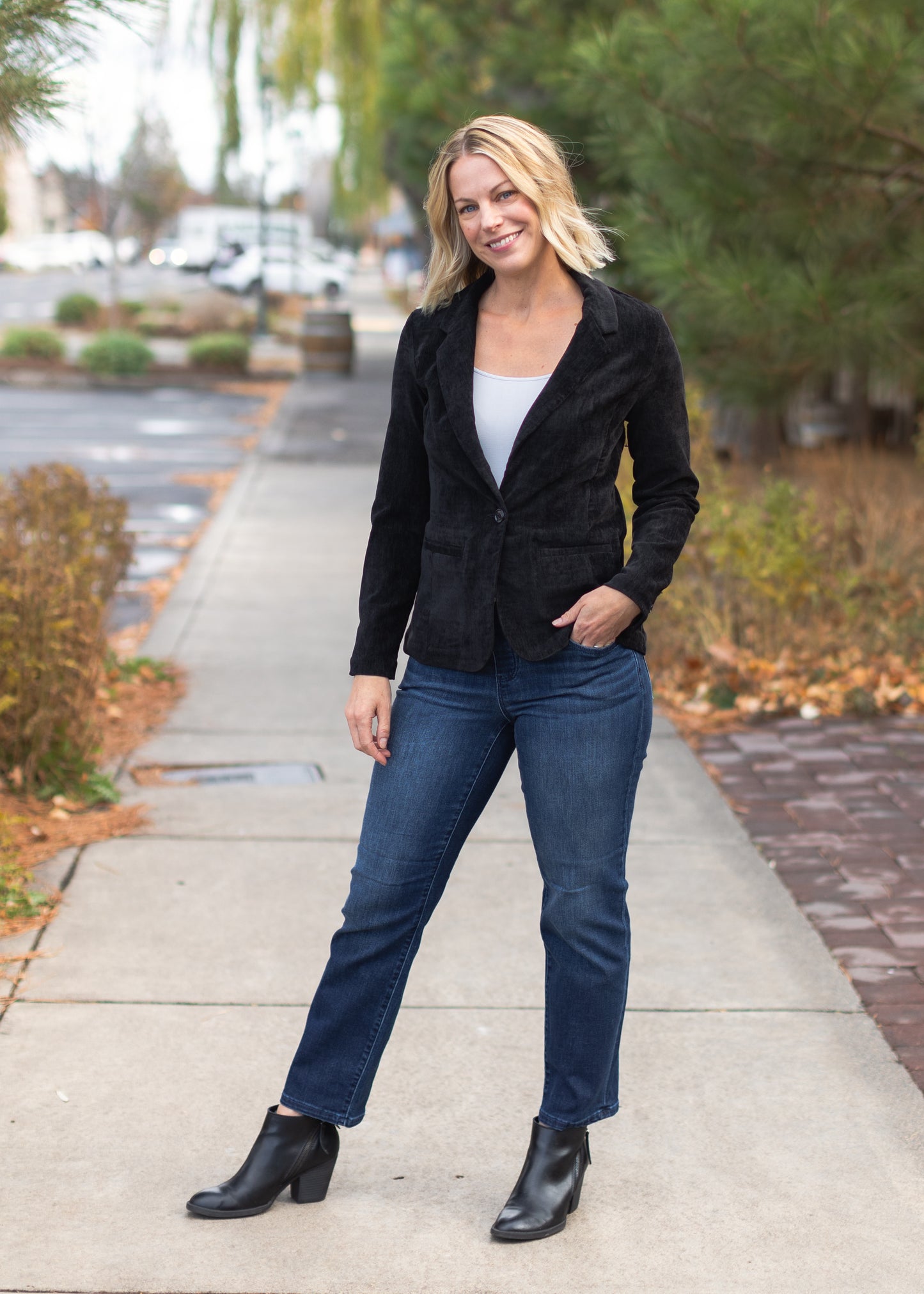 Fitted Blazer in Black Velvet