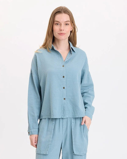 Becknir Button Up in Turquoise | Wearables