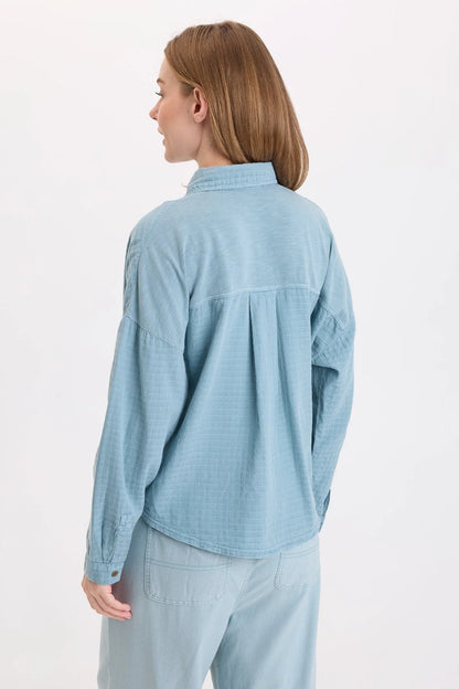 Becknir Button Up in Turquoise | Wearables