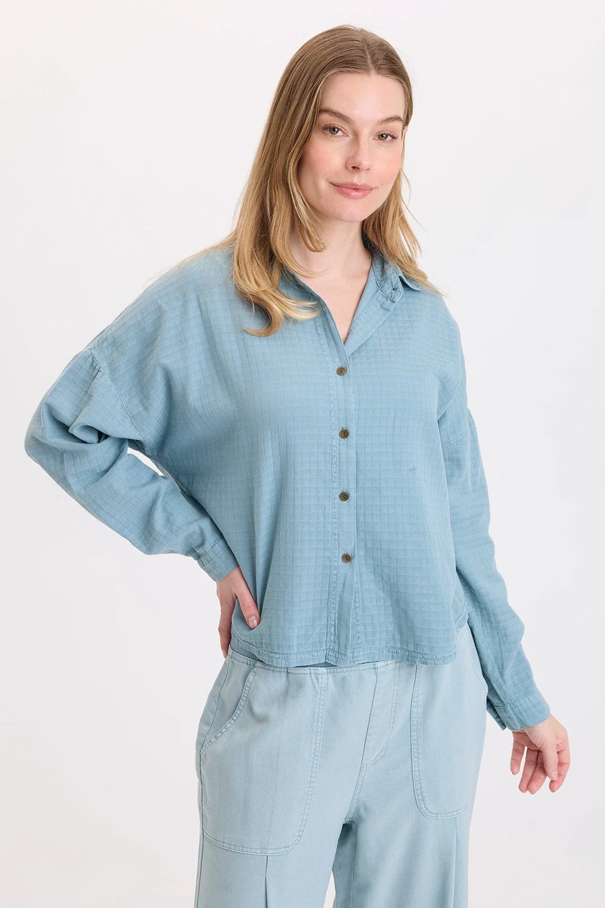 Becknir Button Up in Turquoise | Wearables