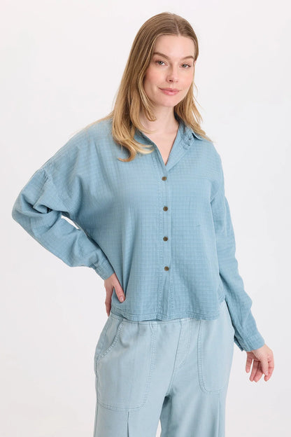 Becknir Button Up in Turquoise | Wearables