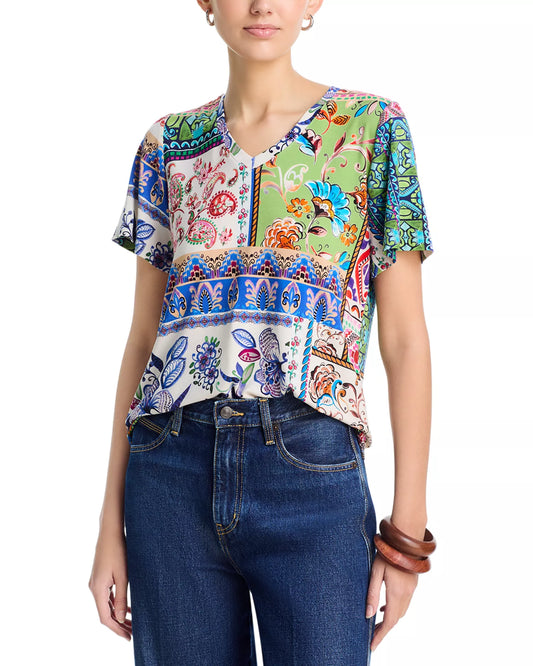 Janie V-Neck Tee in Armeria Print | Johnny Was