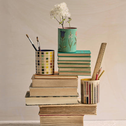Enamel Everything Pot: Vintage Pencils & Chalks