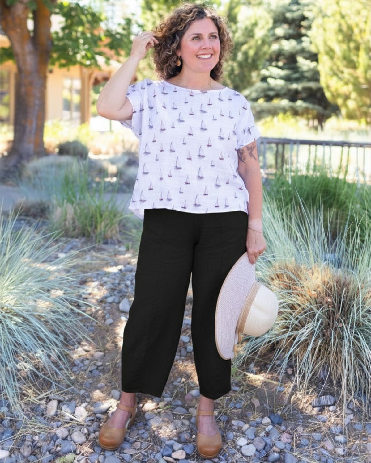 Linen Lantern Crop Pants in Black | Fenini