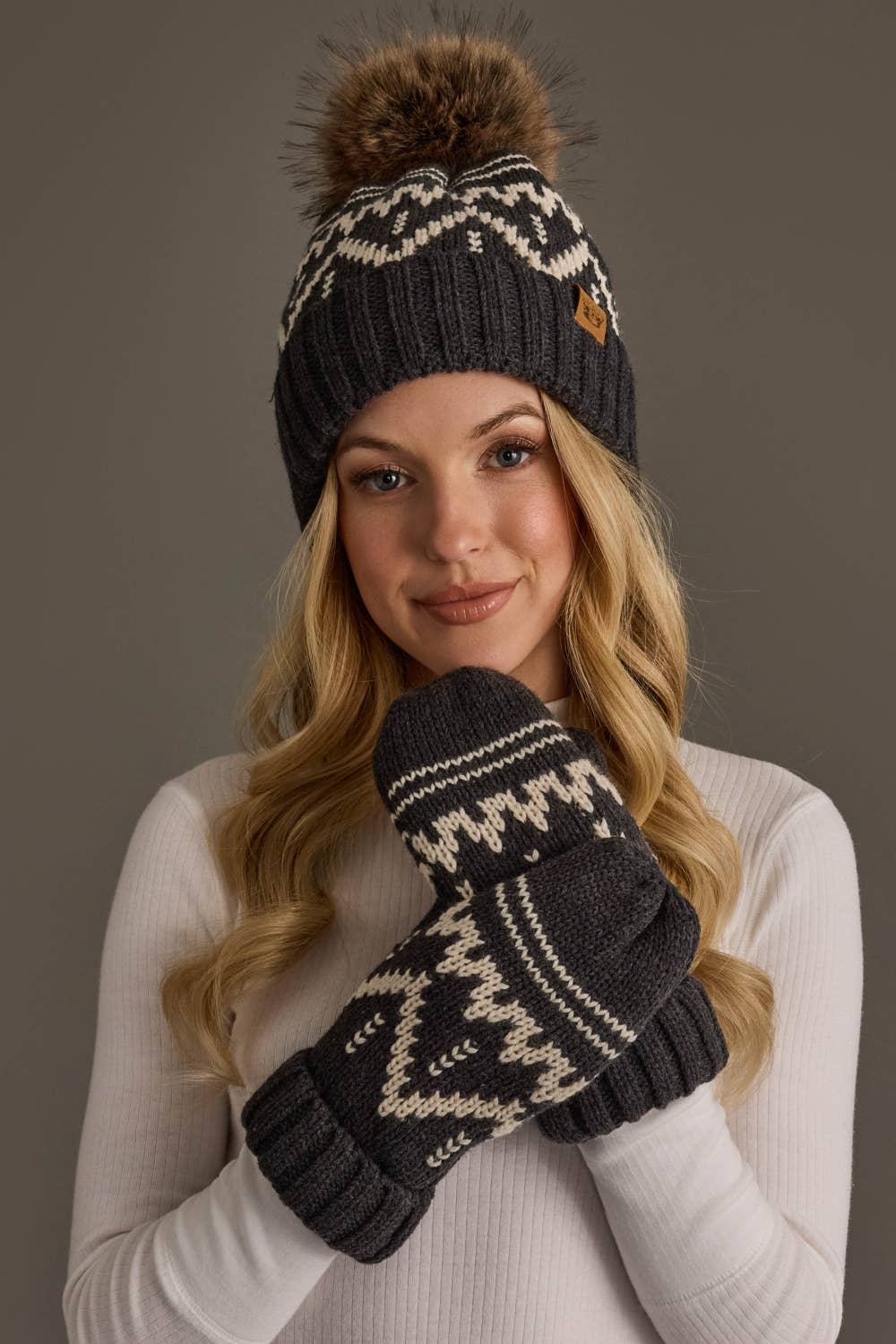 Charcoal & Beige Patterned Mittens