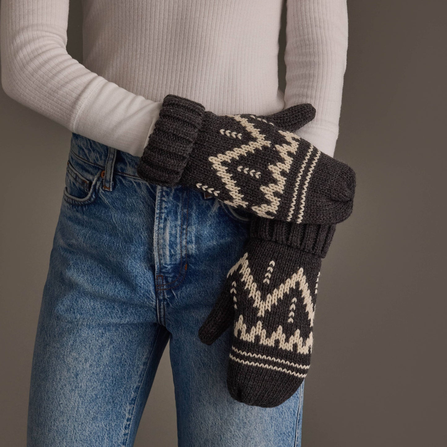 Charcoal & Beige Patterned Mittens
