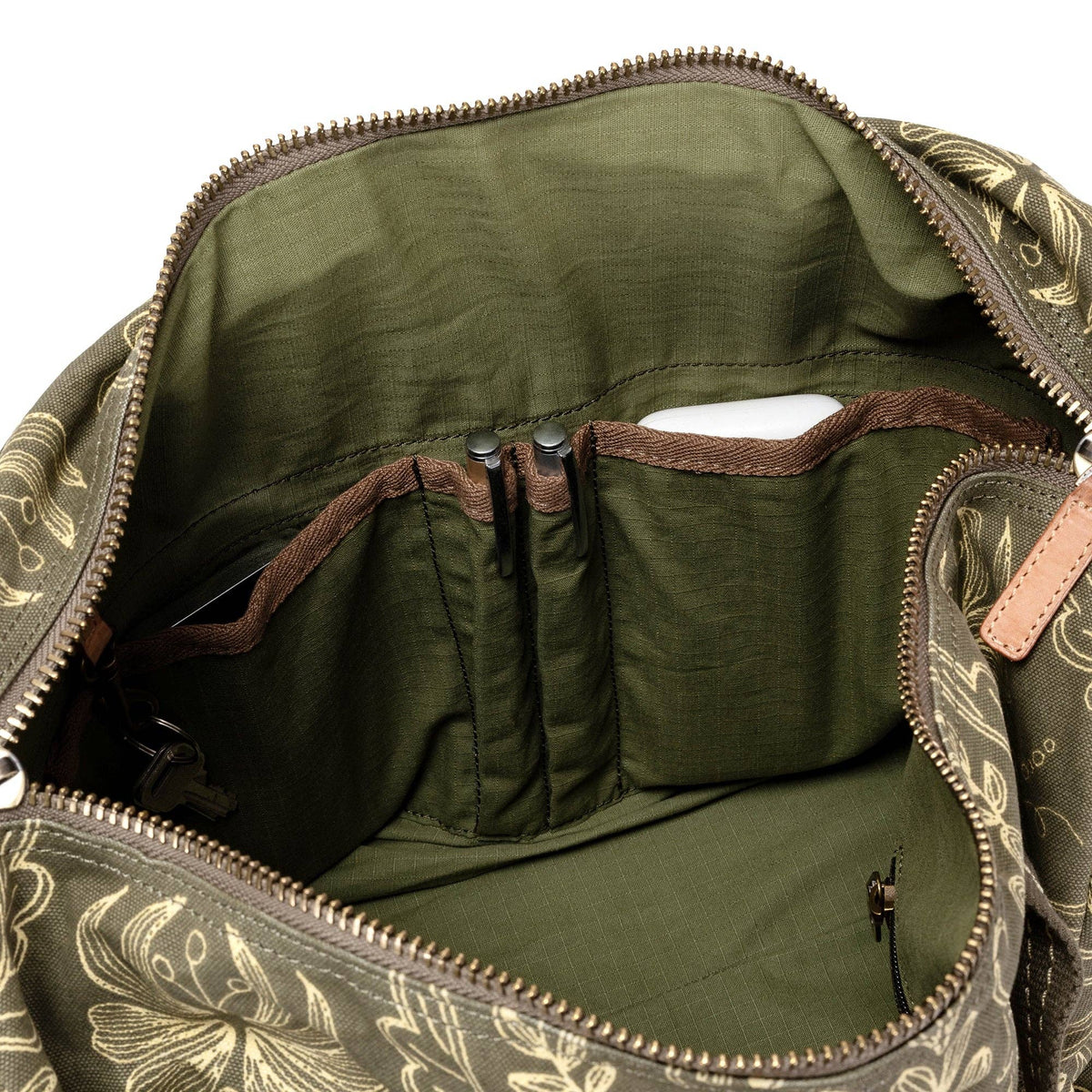 Valley and Sky Travel Bag in Olive & Cream
