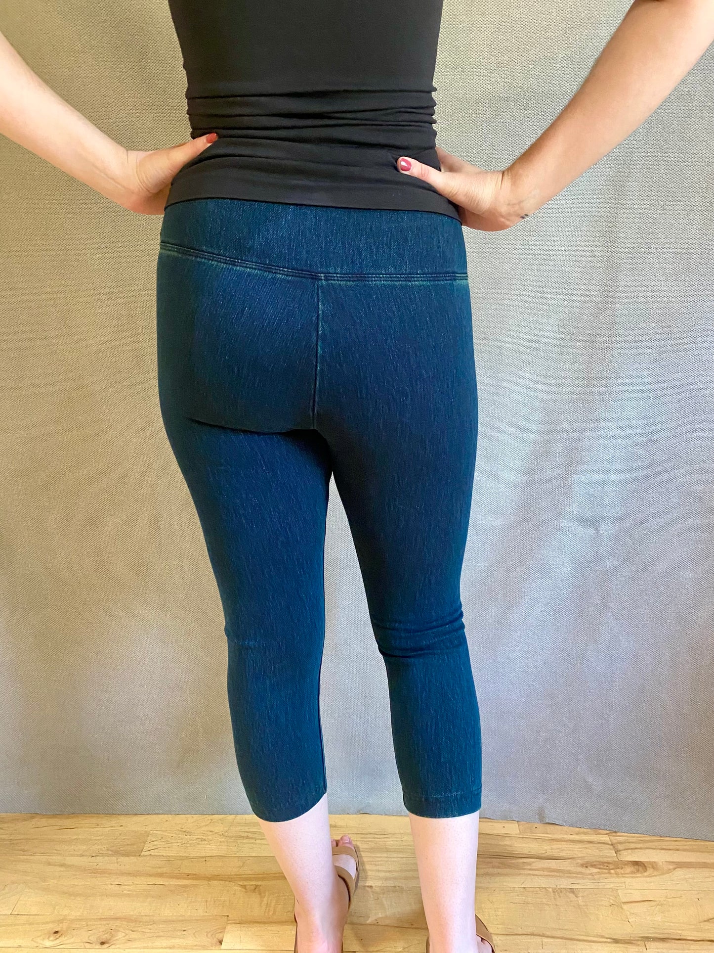 Lysse Denim Capri Legging in Indigo