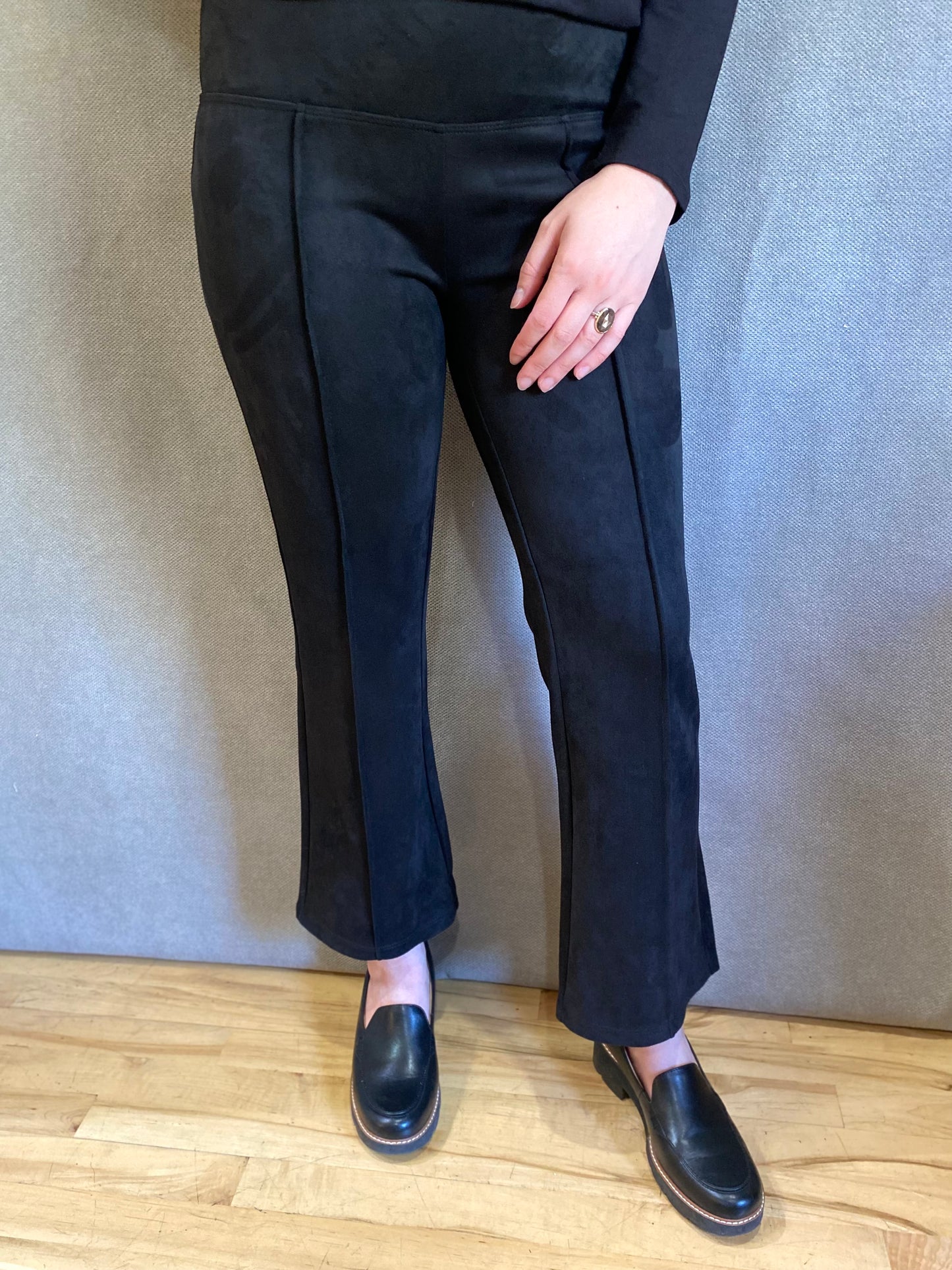 Pearl Pintucked Crop Flare in Black