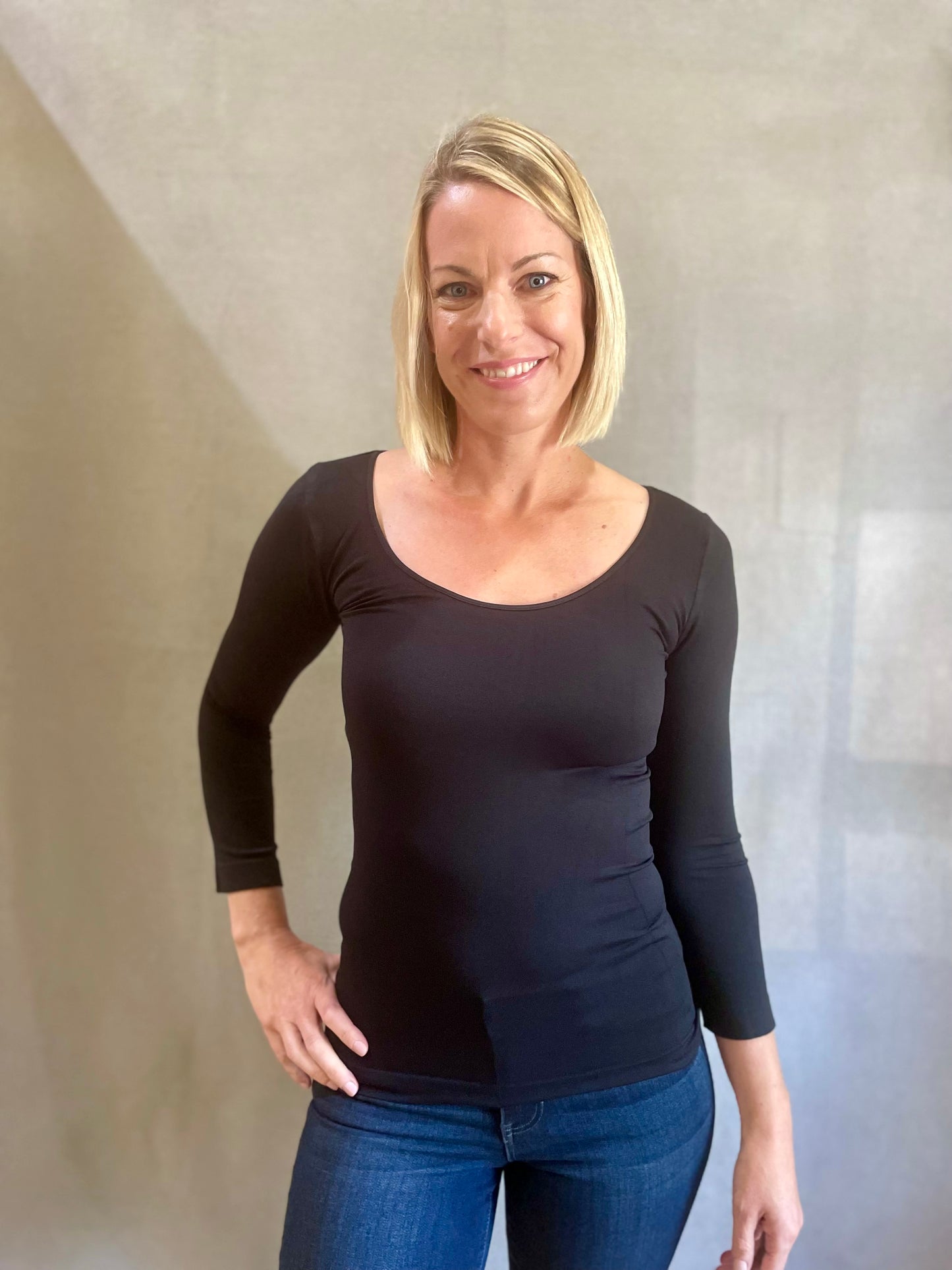 3/4 Sleeve Scoop Neck Top in Black