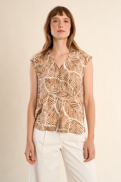 Sleeveless Button Shirt in Camel
