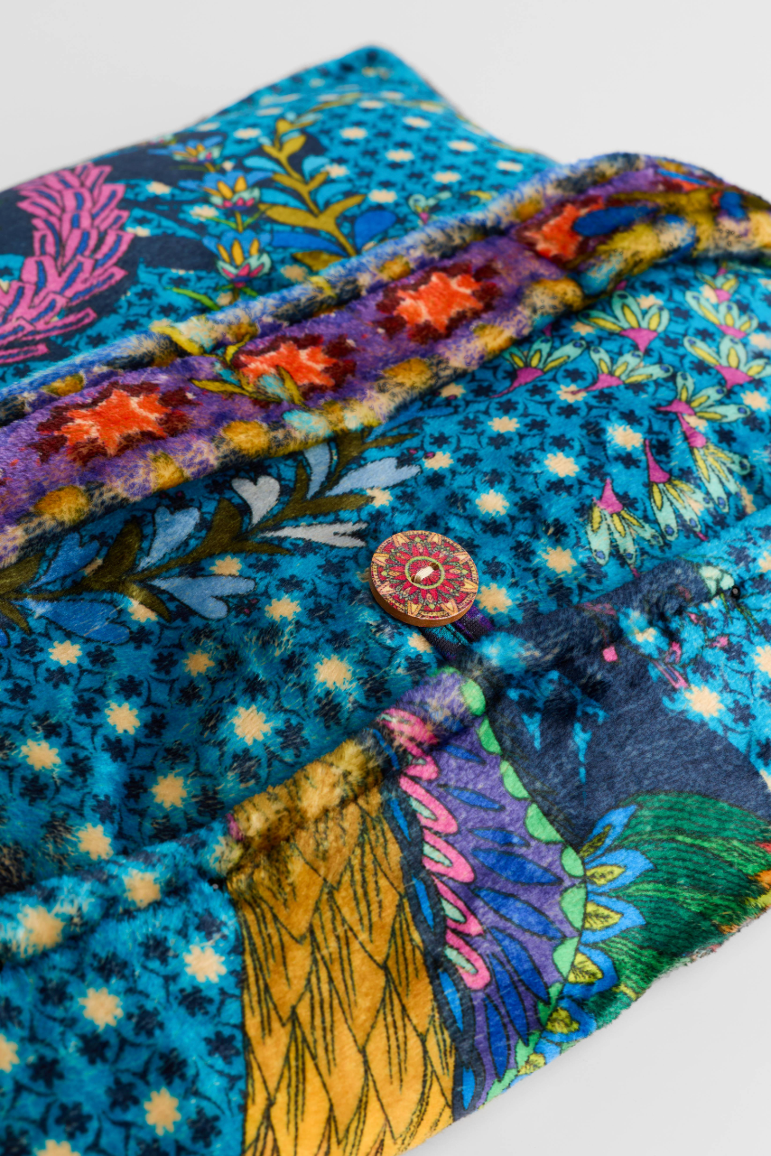 Travel Blanket in Olivia Night | Johnny Was