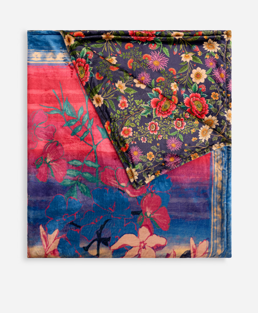 Cozy Blanket in Lavendula | Johnny Was