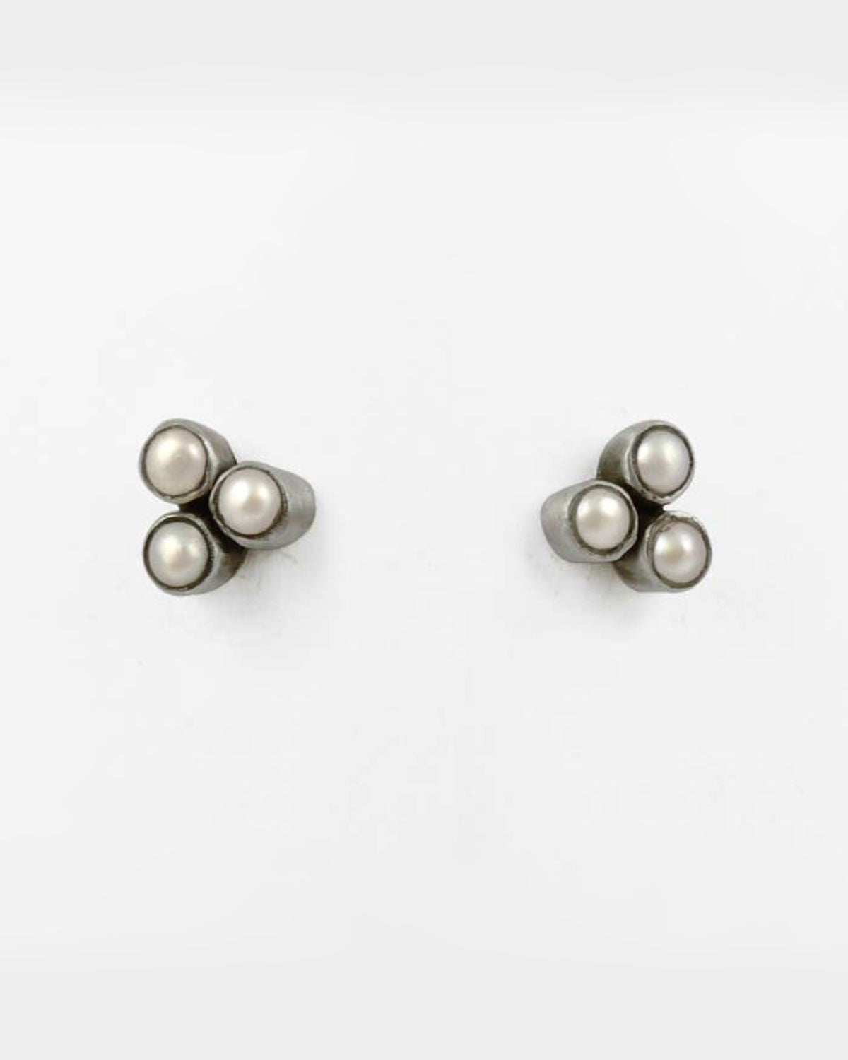 White Pearl Clover Stud Earring | Jane Diaz