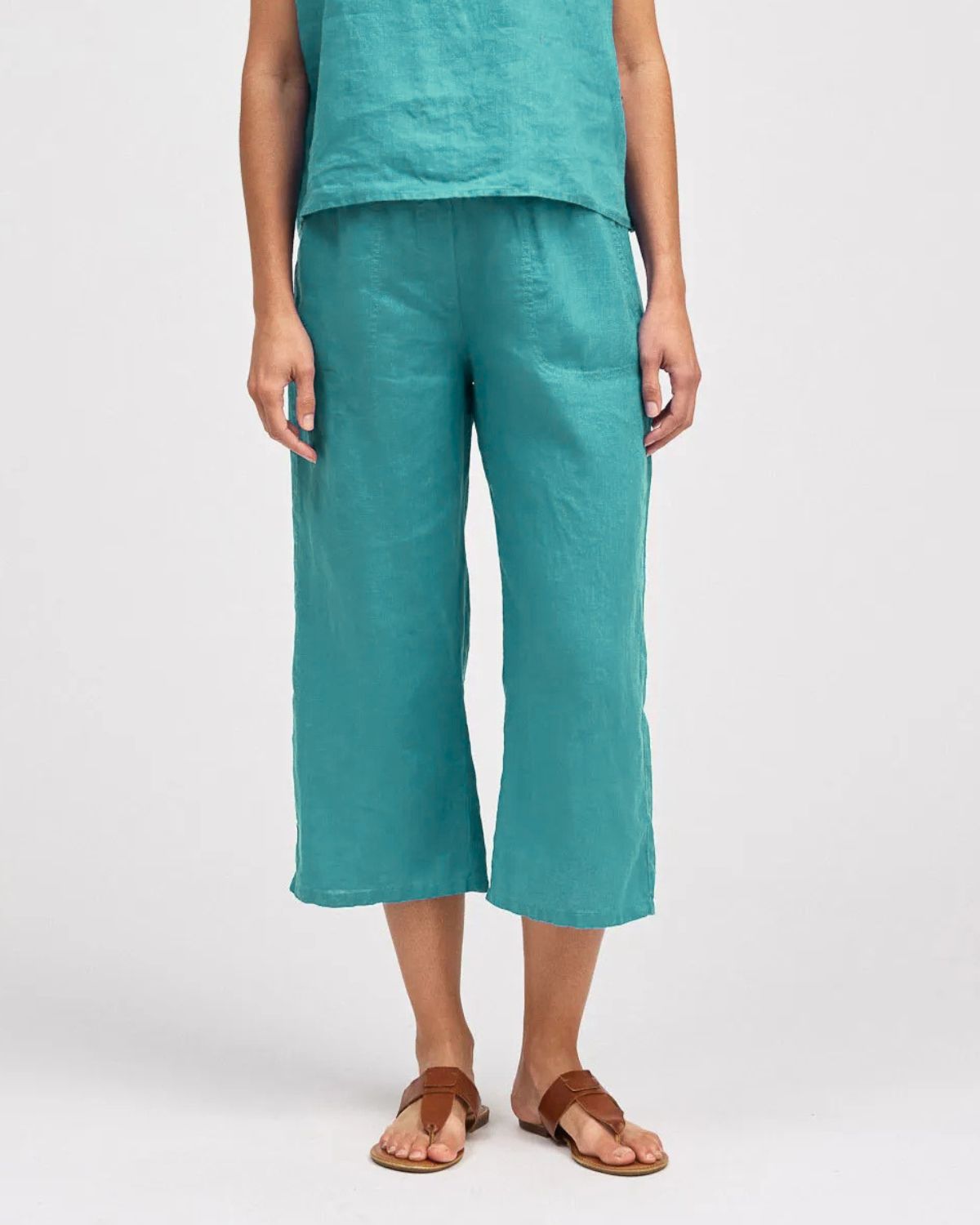 Hanky Linen Easy Crop in Riviera | Cut•Loose