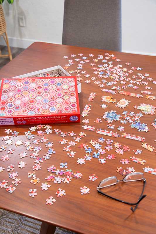 Kaffe Fassett's Fabulous Florals Quilt Jigsaw Puzzle for Adults by Kaffe Fassett: Jigsaw; 1 pages / English