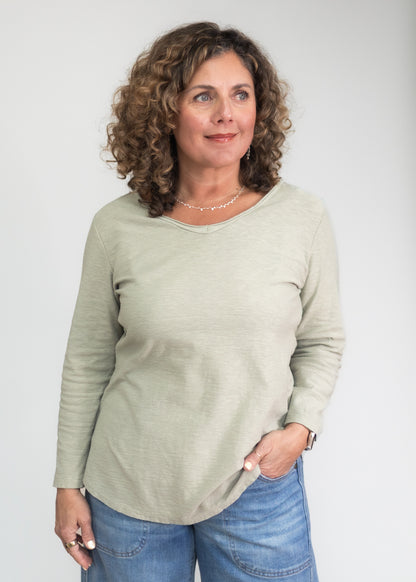 3/4 Sleeve V-Neck Top in Balsam Green | Cut•Loose