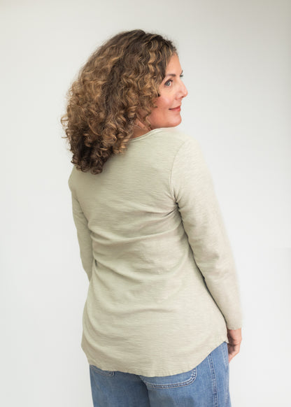 3/4 Sleeve V-Neck Top in Balsam Green | Cut•Loose