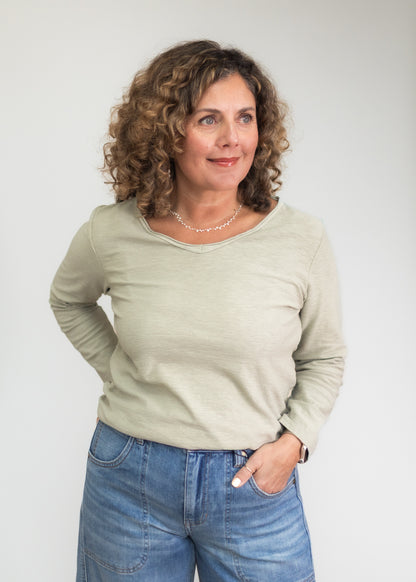 3/4 Sleeve V-Neck Top in Balsam Green | Cut•Loose