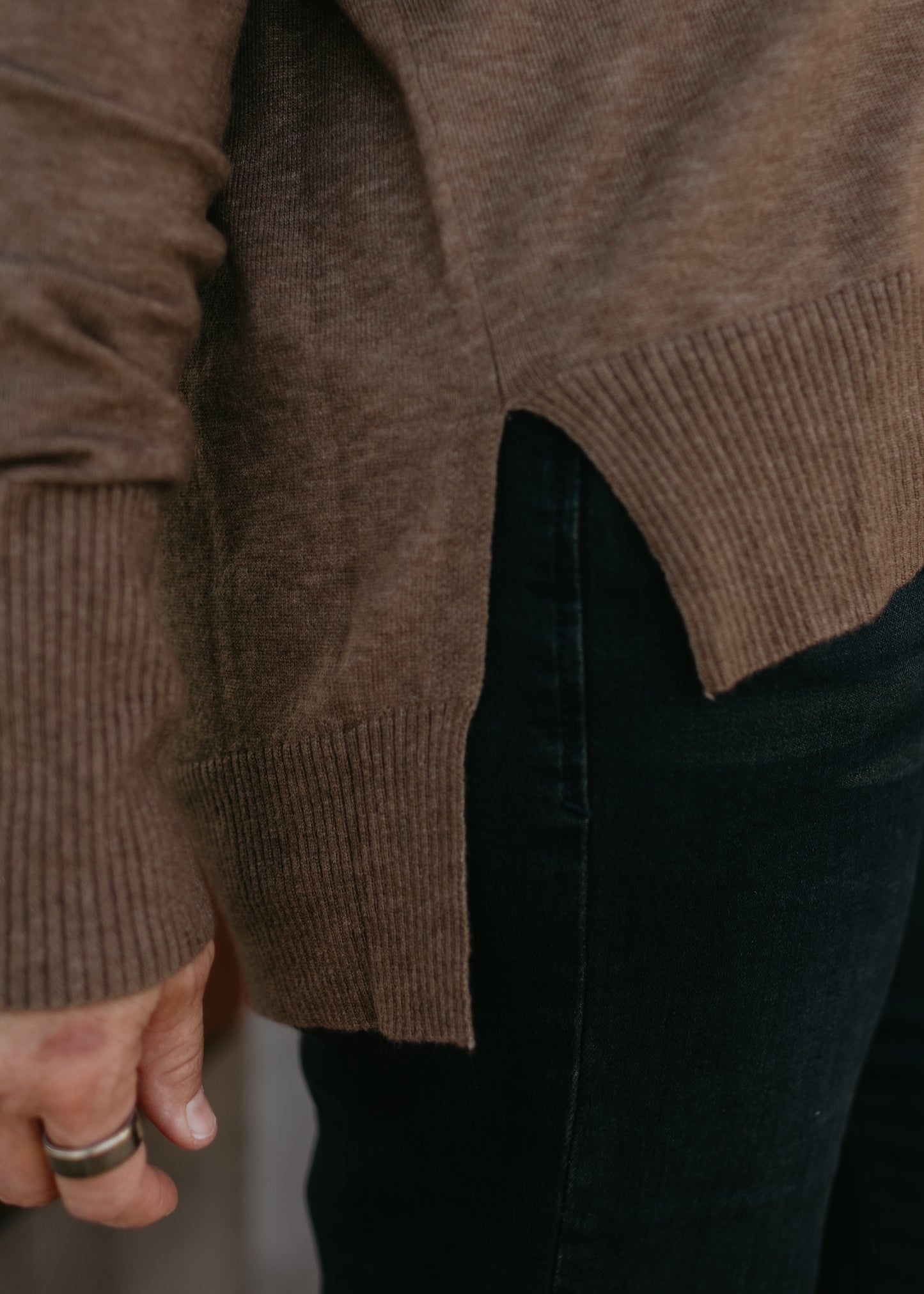 Wagner V-Neck Sweater in Khaki