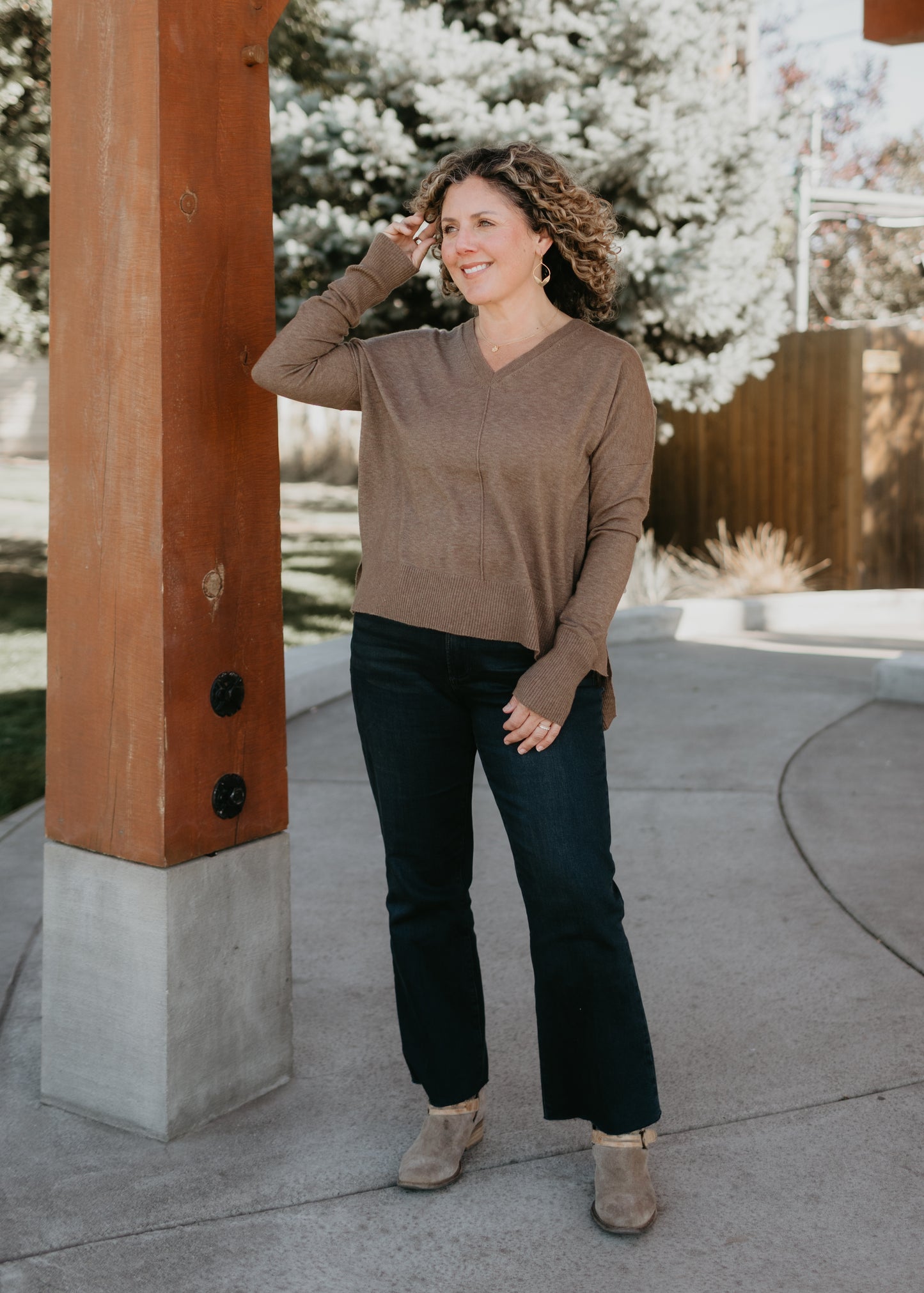 Wagner V-Neck Sweater in Khaki