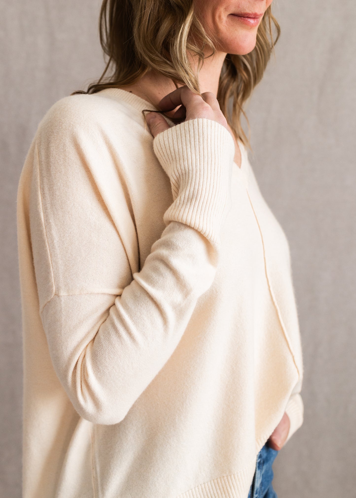 Wagner V-Neck Sweater in Ecru | Kerisma