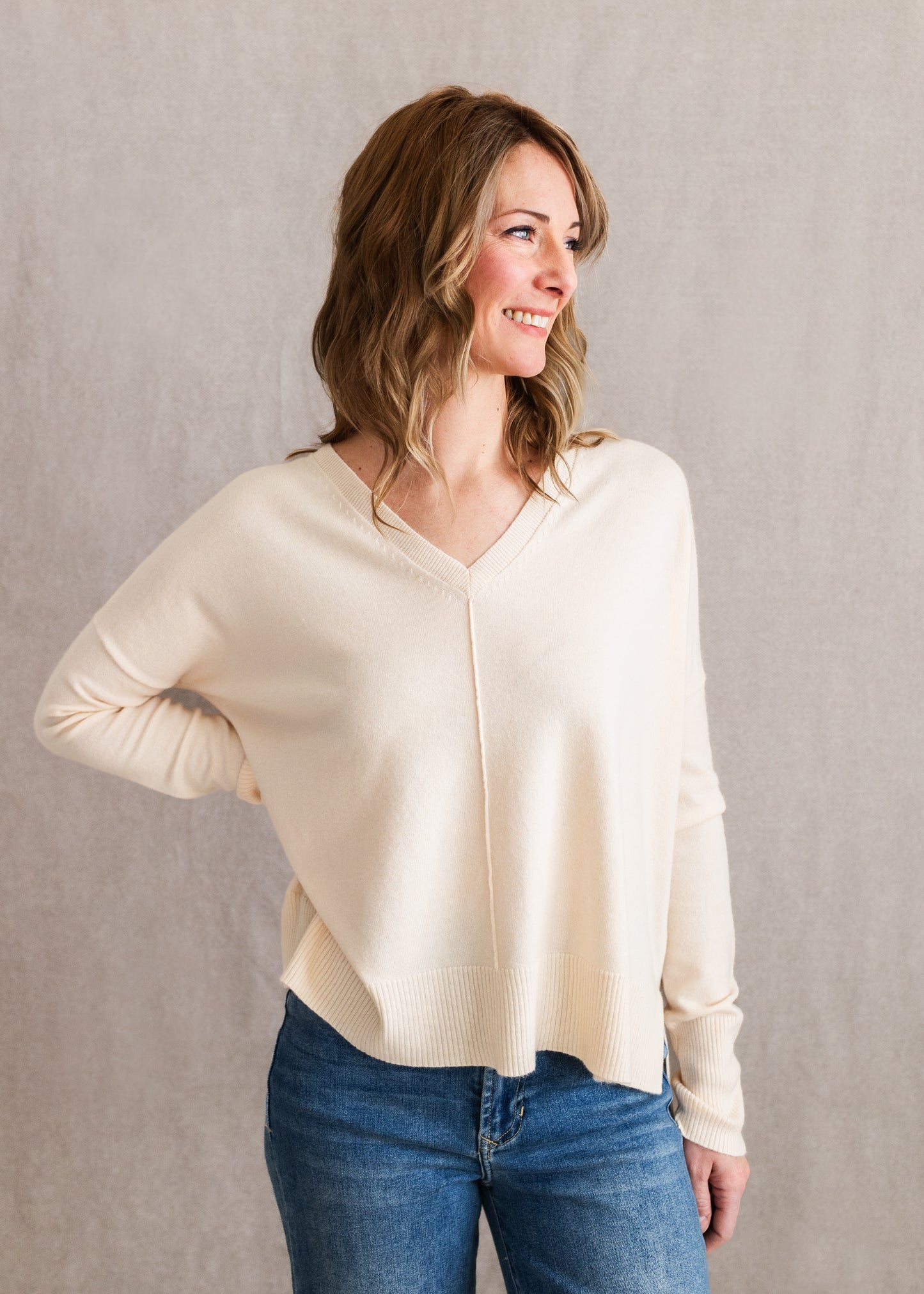 Wagner V-Neck Sweater in Ecru | Kerisma