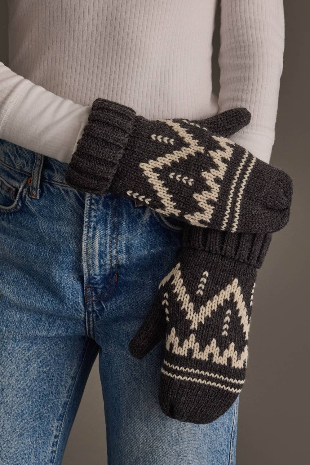 Charcoal & Beige Patterned Mittens