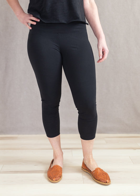 Cotton Capri Legging in Black | Lysse
