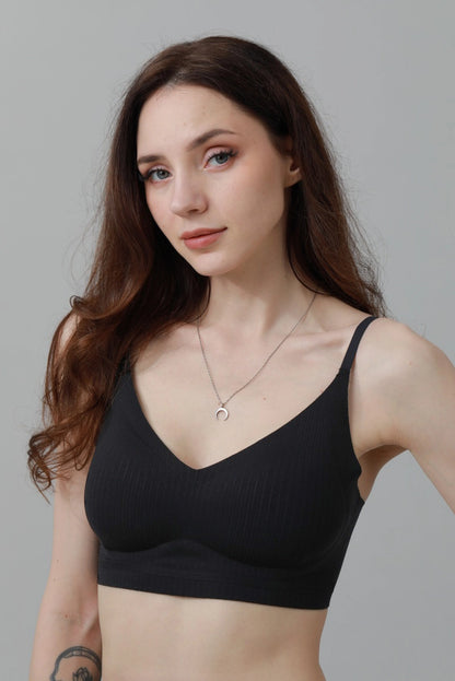 Seamless Soft Support Bra in Black