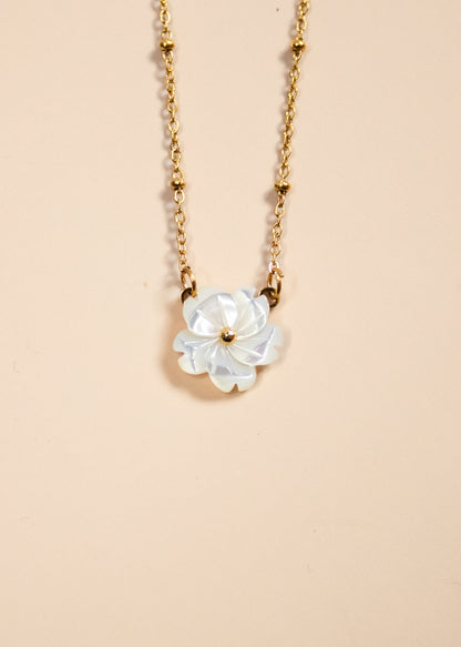 Flower Shell Pendant Necklace