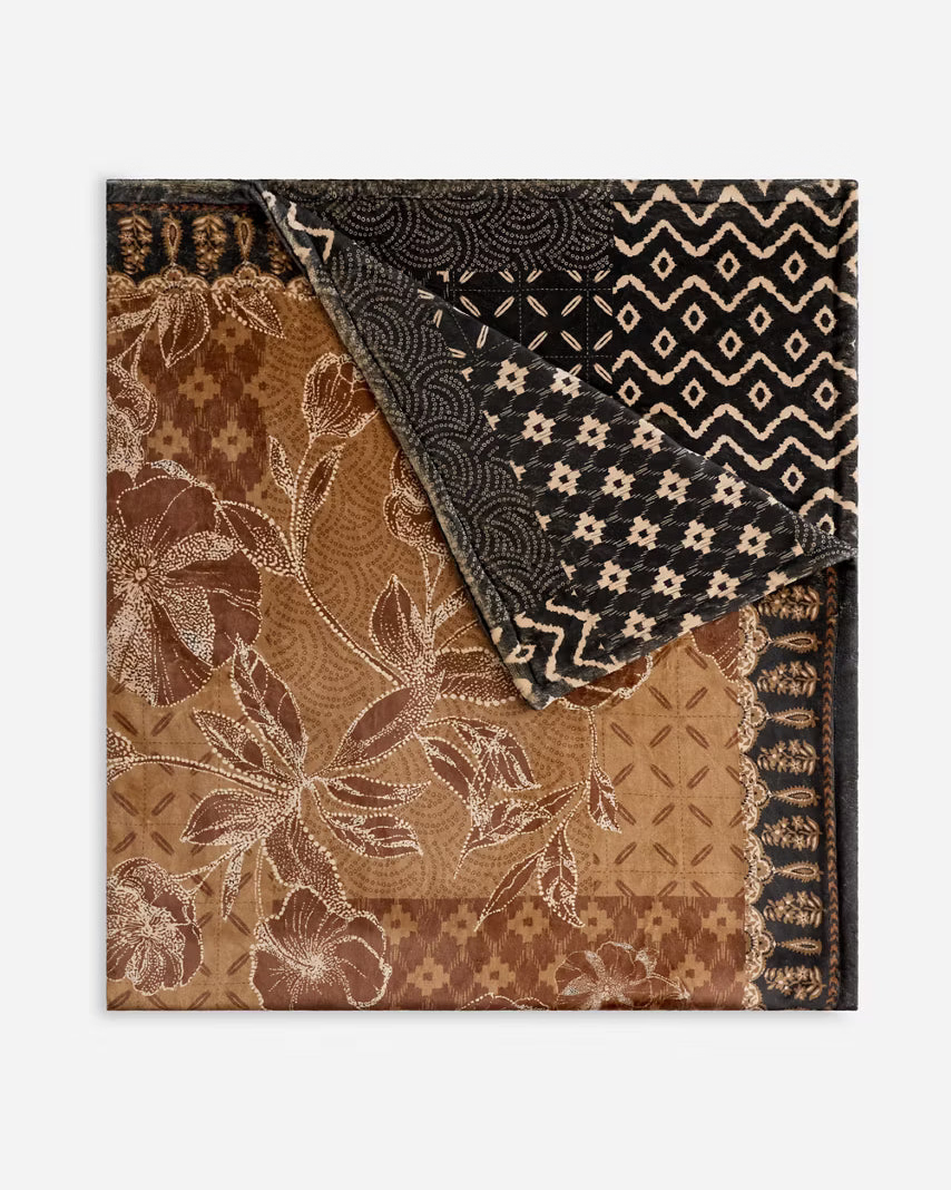 Cozy Blanket in Monitclarie | Johnny Was
