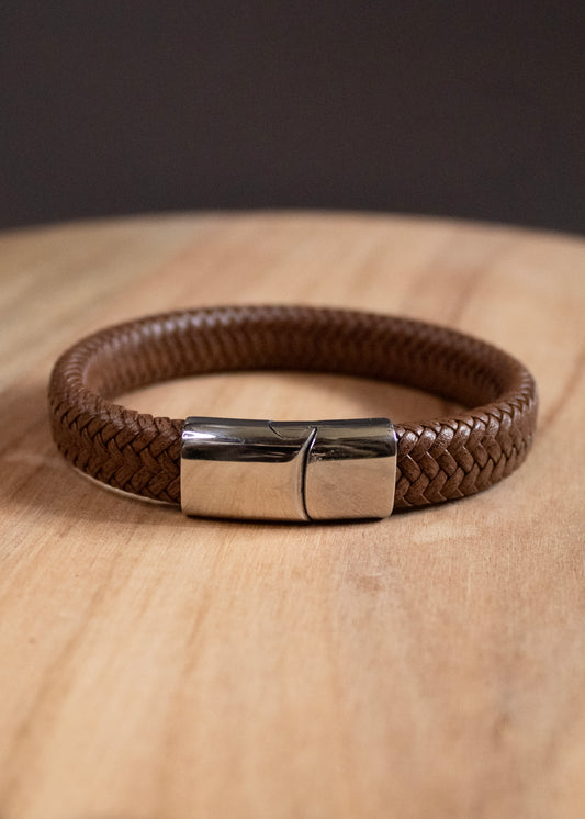 Braided Magnet Bracelet in Brown