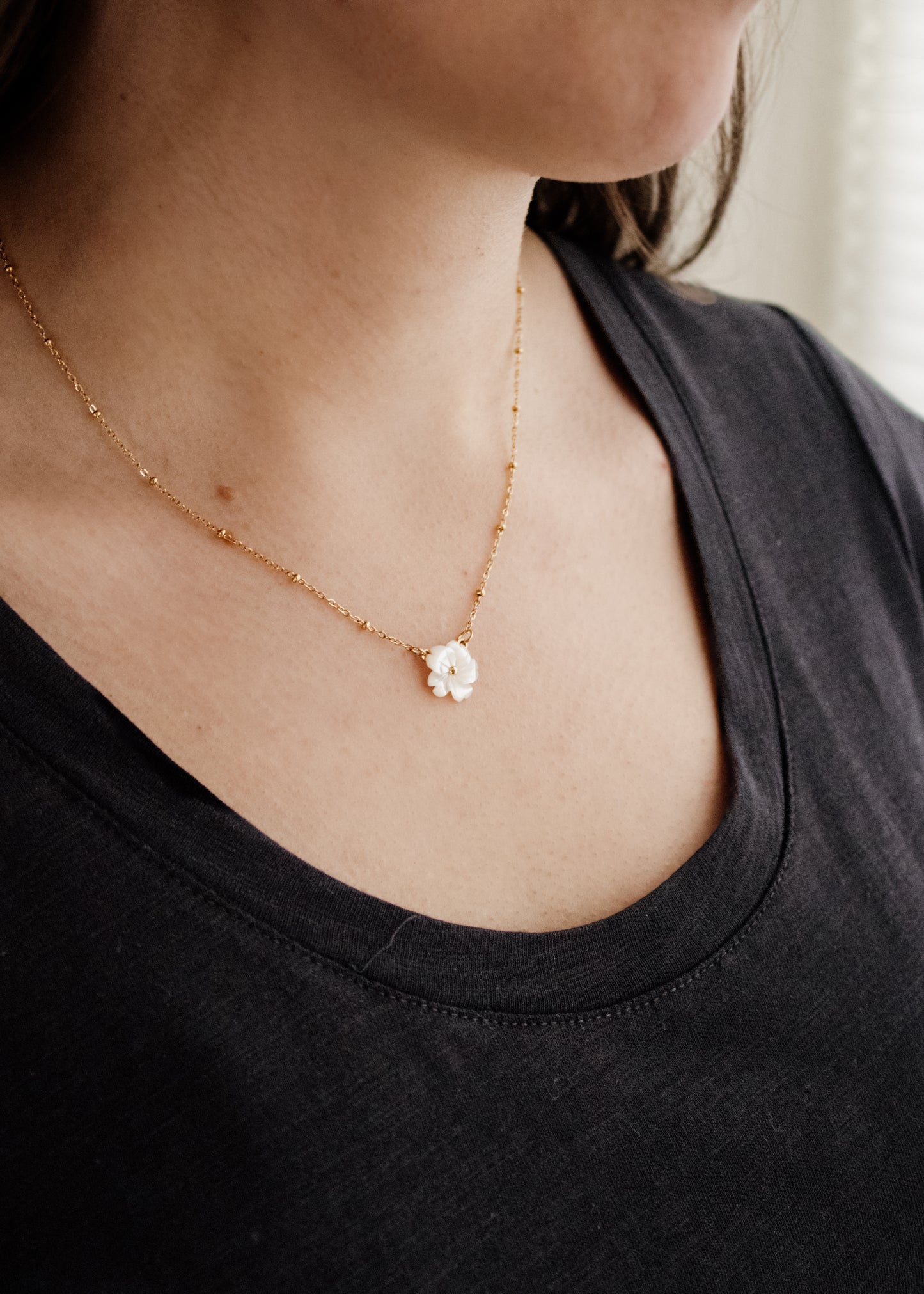 Flower Shell Pendant Necklace