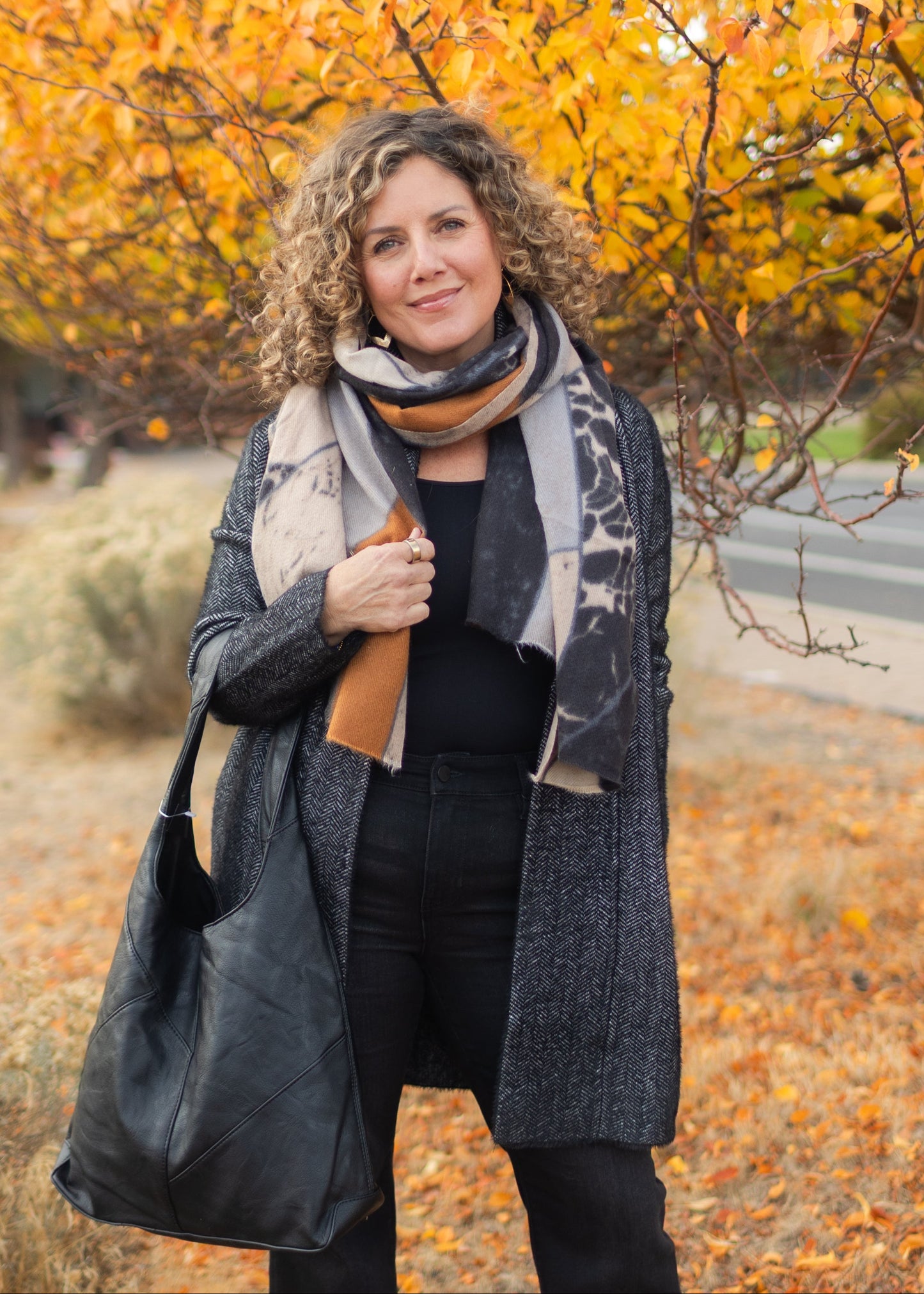 Waves of Comfort Scarf in Black