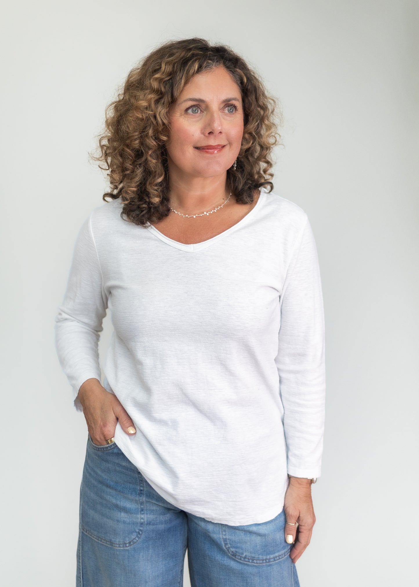 3/4 Sleeve V-Neck Top in White | Cut•Loose