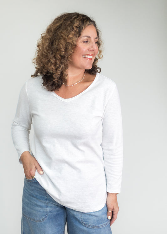 3/4 Sleeve V-Neck Top in White | Cut•Loose