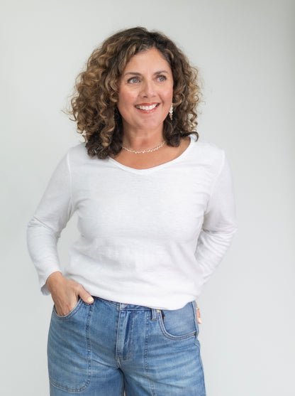 3/4 Sleeve V-Neck Top in White | Cut•Loose