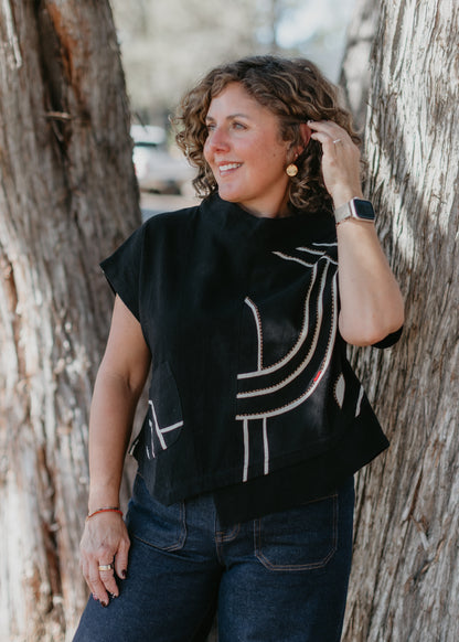 Mockneck Topper in Black & White Abstract | Yaza